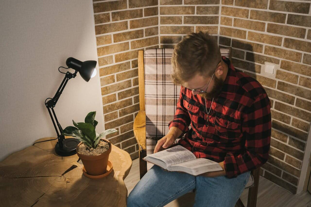 Objev nejlepší knihy o meditaci a mindfulness, které Ti pomohou zpomalit, zklidnit mysl a najít rovnováhu ve svém životě. Inspiruj se osvědčenými technikami a praktickými tipy, jak se naladit na přítomný okamžik a posílit své duševní zdraví. Začni svou ce